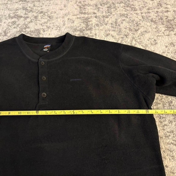 Patagonia Men’s Black Capilene Fleece Tri Button Sweater Size XL - Picture 5 of 5